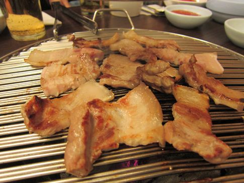 【週末弾丸激安ソウル旅行】 とあるローカル豚肉専門の焼肉屋で韓国焼肉を食らう！ in 韓国ソウル4