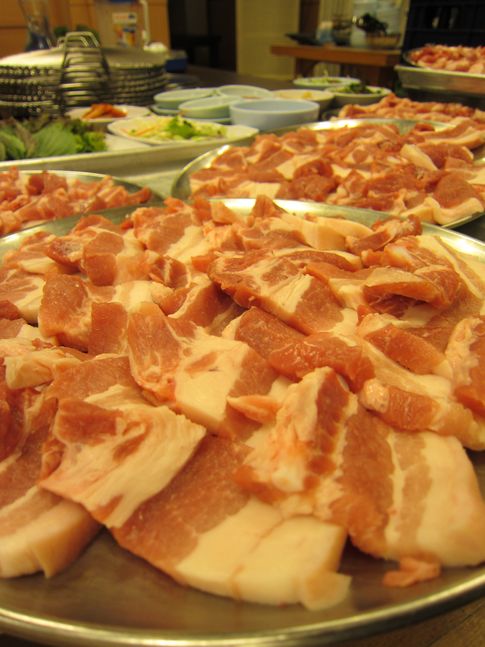 【週末弾丸激安ソウル旅行】 とあるローカル豚肉専門の焼肉屋で韓国焼肉を食らう！ in 韓国ソウル2