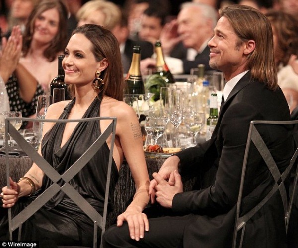 Angelina-Jolie-and-Brad-Pitt-SAG-Awards-012912-04.jpg
