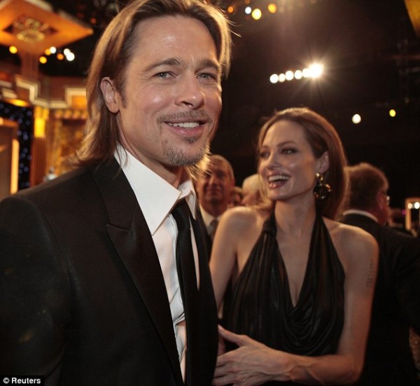 Angelina-Jolie-and-Brad-Pitt-SAG-Awards-012912-05.jpg