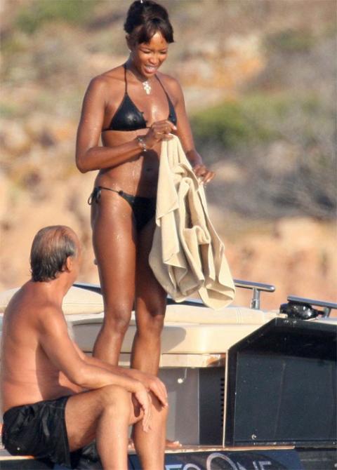Naomi-Campbell-bikini-2.jpg