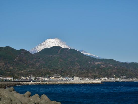 東名高速からみた富士山20101225-1